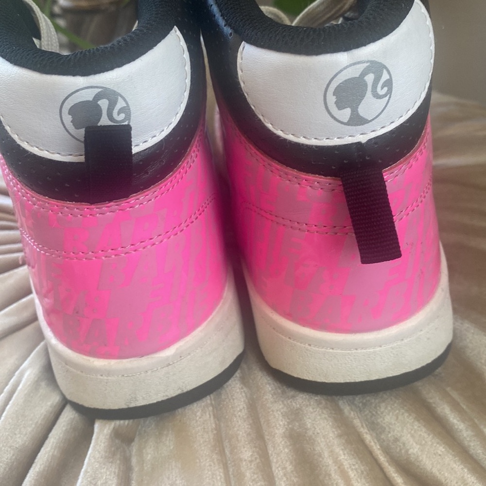- 🎀 Barbie Mattel Girls High top Sneakers Size 3 Pink - Picture 4 of 10